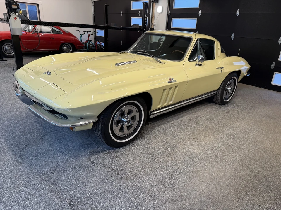 1965 Chevrolet Corvette C2 - Image 4 of 31
