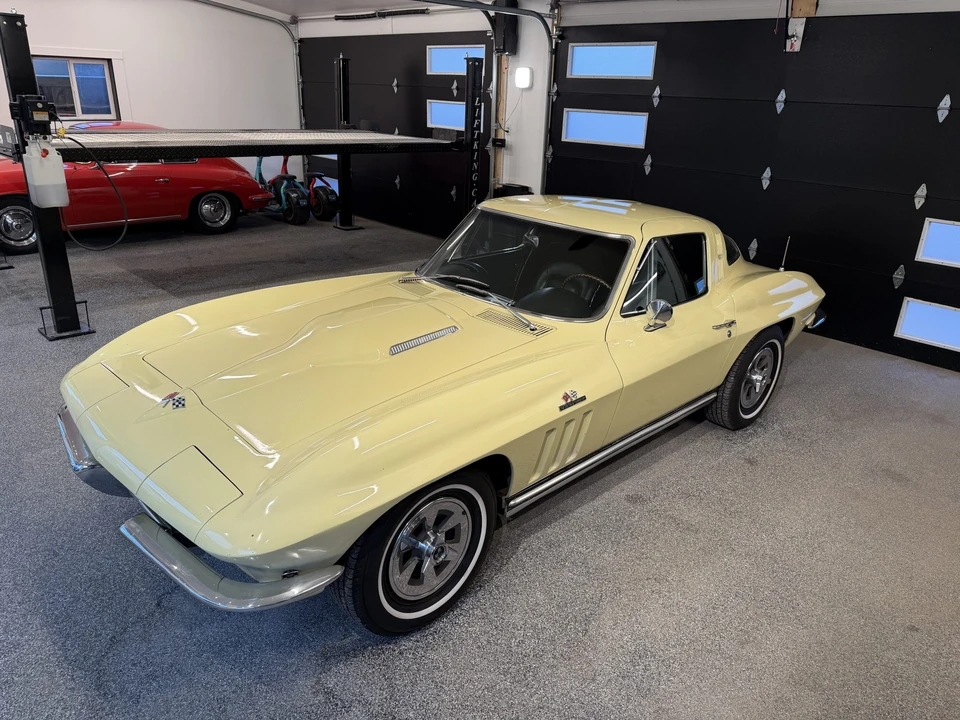 1965 Chevrolet Corvette C2 - Image 3 of 31