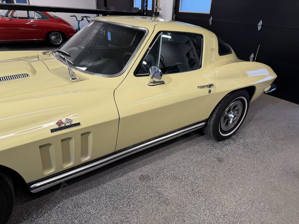 1965 Chevrolet Corvette C2 - Image 18 of 31
