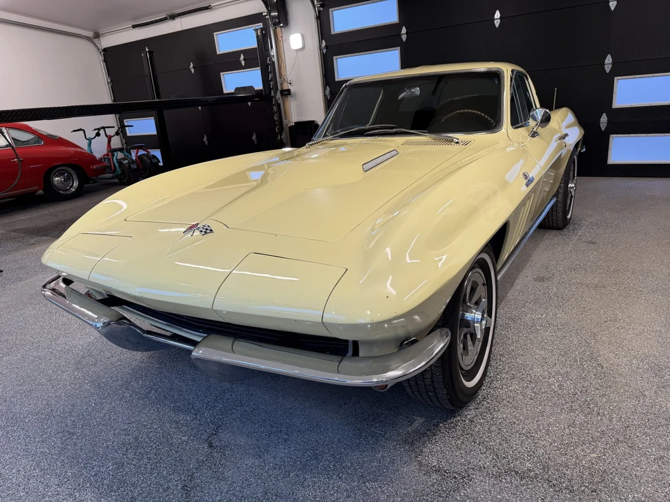 1965 Chevrolet Corvette C2 - Image 2 of 31