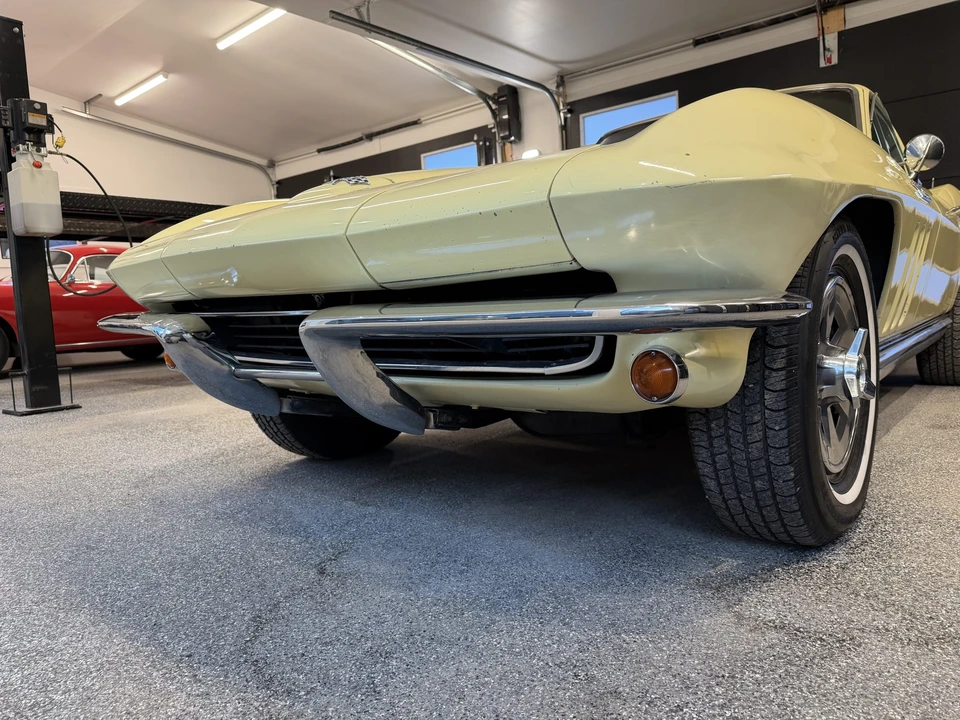 1965 Chevrolet Corvette C2 - Image 17 of 31