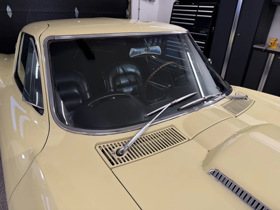 1965 Chevrolet Corvette C2 - Image 24 of 31