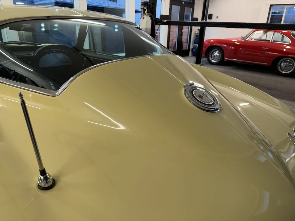 1965 Chevrolet Corvette C2 - Image 26 of 31