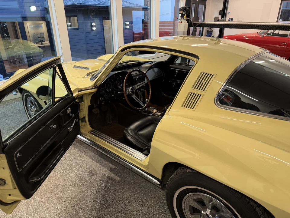 1965 Chevrolet Corvette C2 - Image 30 of 31