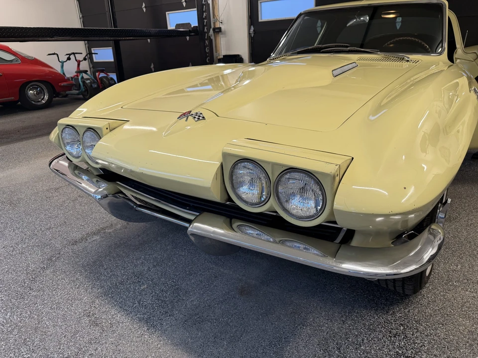 1965 Chevrolet Corvette C2 - Image 16 of 31