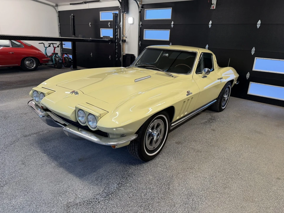 1965 Chevrolet Corvette C2 - Image 15 of 31