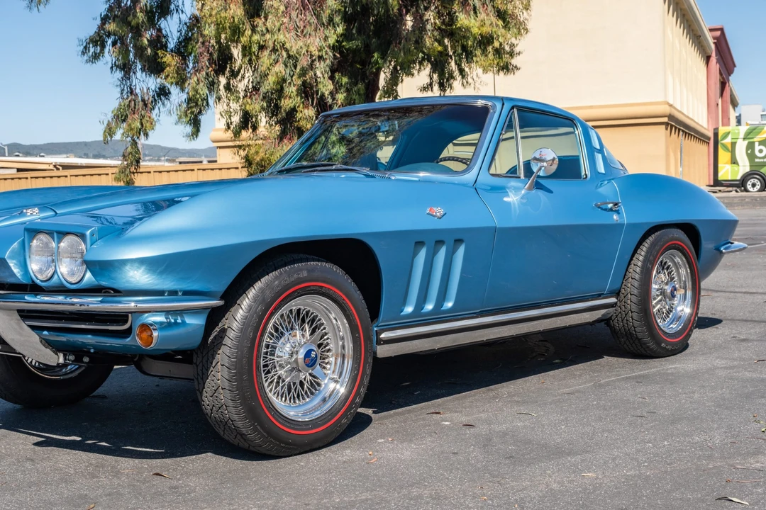 1965 Chevrolet Corvette C2 - Image 12 of 31