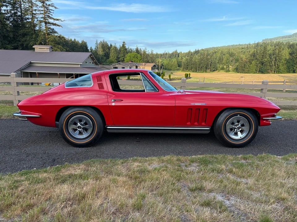 1965 Chevrolet Corvette C2 - Image 11 of 31