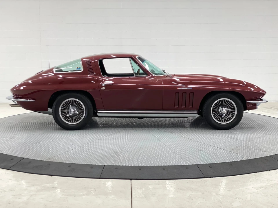 1965 Chevrolet Corvette C2 - Image 3 of 31
