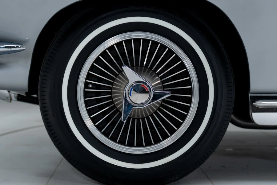 1965 Chevrolet Corvette C2 - Image 15 of 31