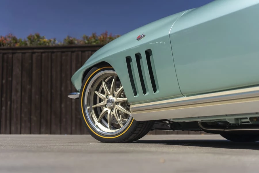1965 Chevrolet Corvette C2 - Image 25 of 31