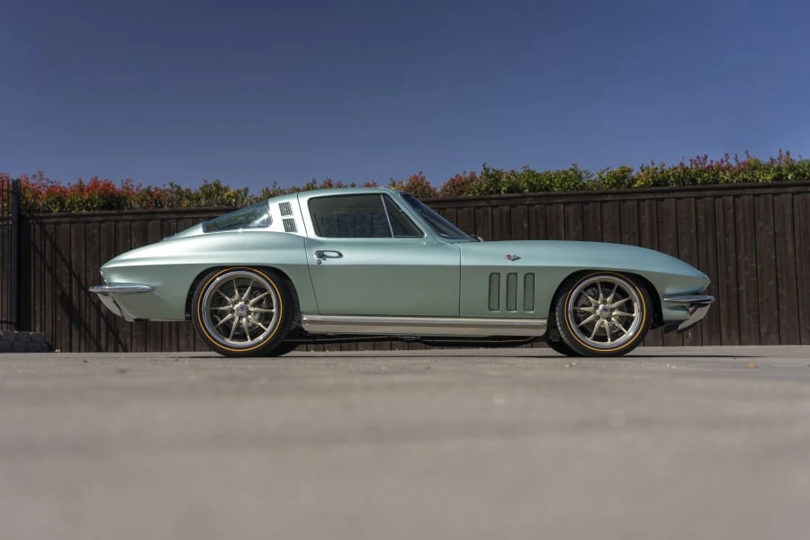 1965 Chevrolet Corvette C2 - Image 2 of 31