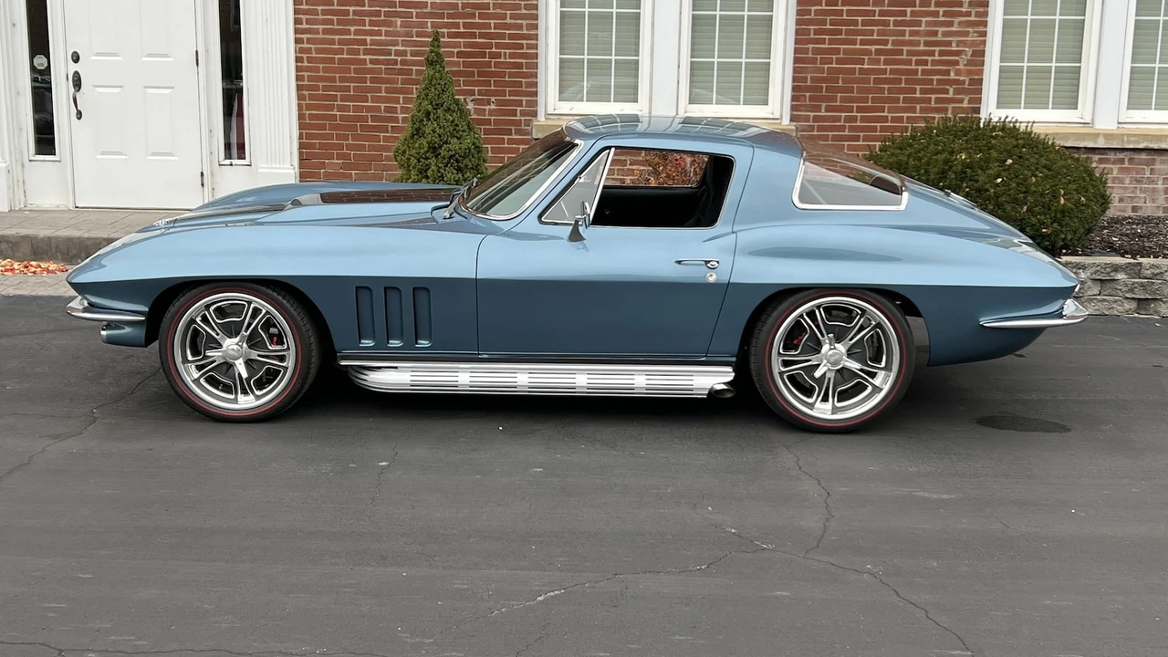 1965 Chevrolet Corvette C2 - Image 2 of 14