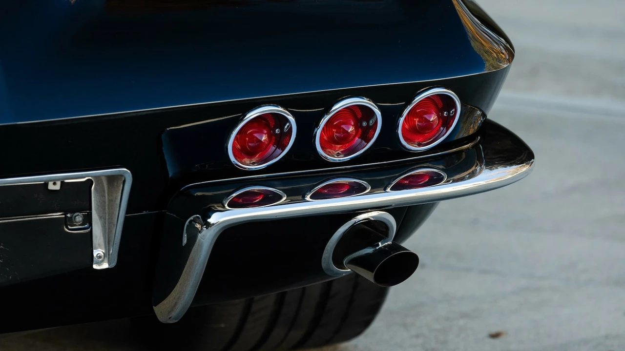 1965 Chevrolet Corvette C2 - Image 11 of 31