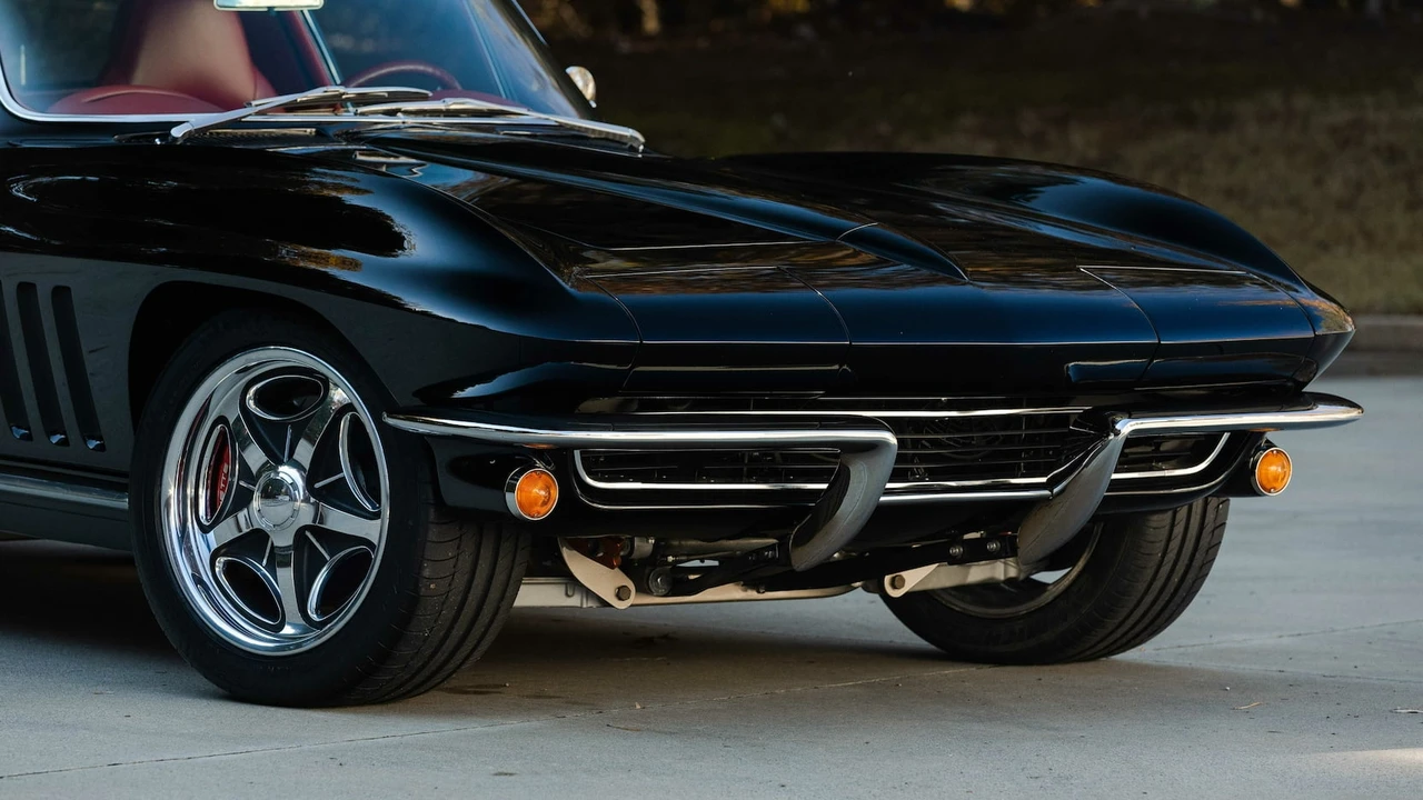 1965 Chevrolet Corvette C2 - Image 15 of 31