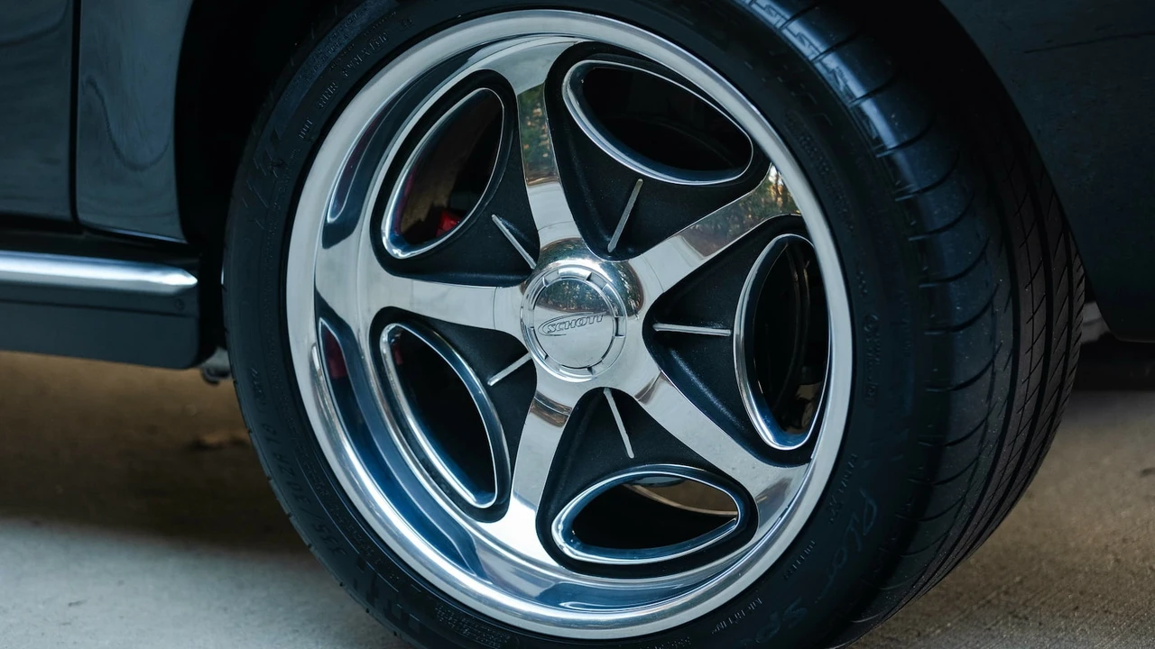 1965 Chevrolet Corvette C2 - Image 17 of 31