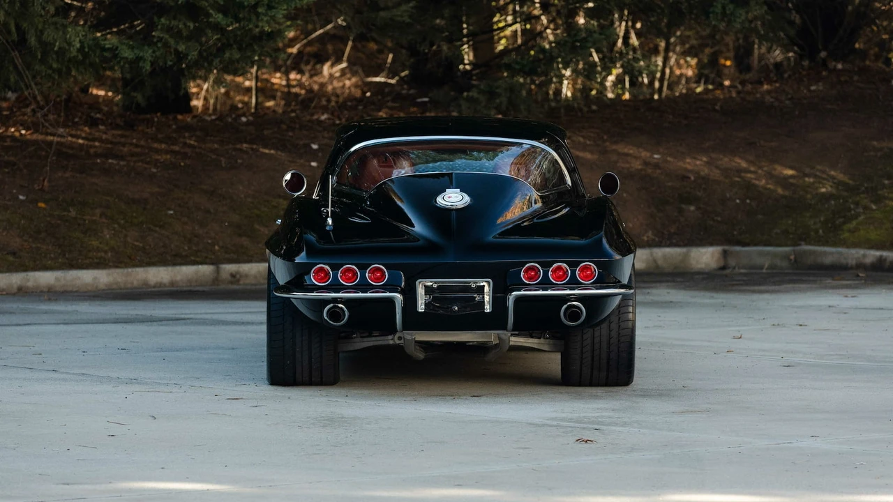 1965 Chevrolet Corvette C2 - Image 21 of 31