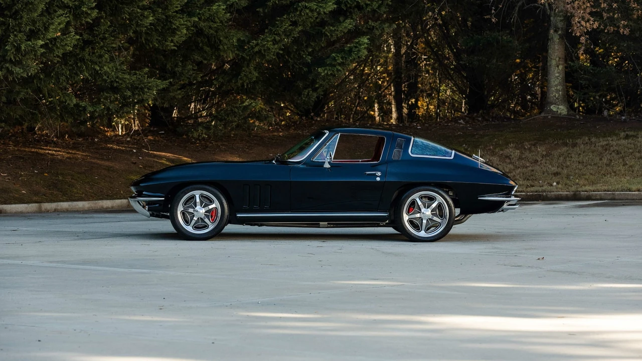 1965 Chevrolet Corvette C2 - Image 22 of 31