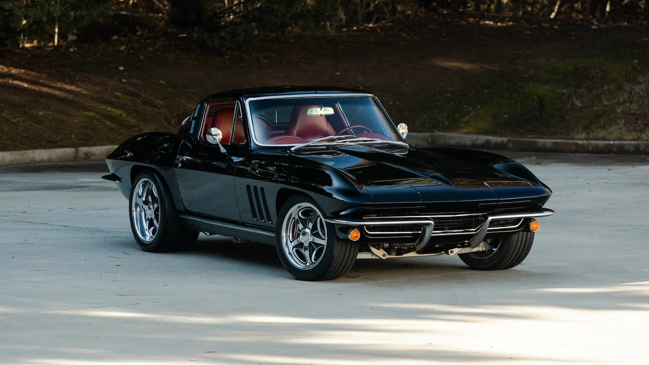 1965 Chevrolet Corvette C2 - Image 23 of 31