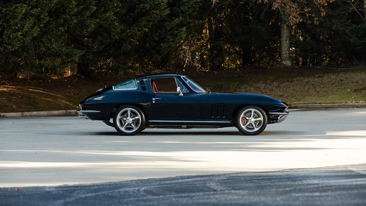 1965 Chevrolet Corvette C2 - Image 24 of 31