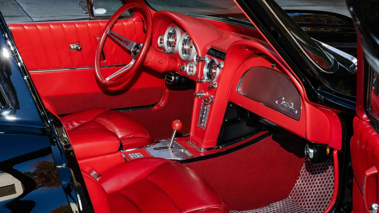 1965 Chevrolet Corvette C2 - Image 25 of 31