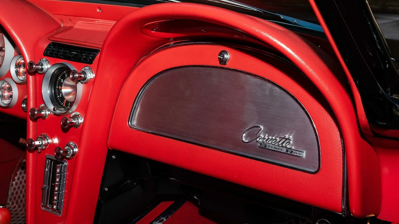 1965 Chevrolet Corvette C2 - Image 26 of 31