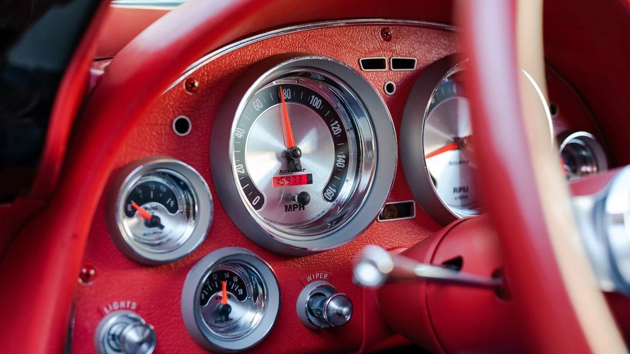 1965 Chevrolet Corvette C2 - Image 28 of 31