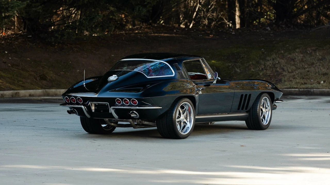 1965 Chevrolet Corvette C2 - Image 3 of 31