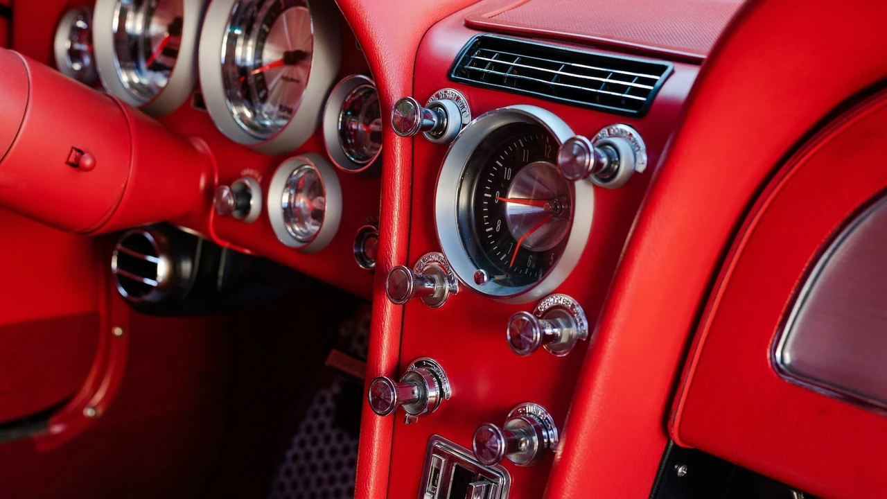 1965 Chevrolet Corvette C2 - Image 29 of 31