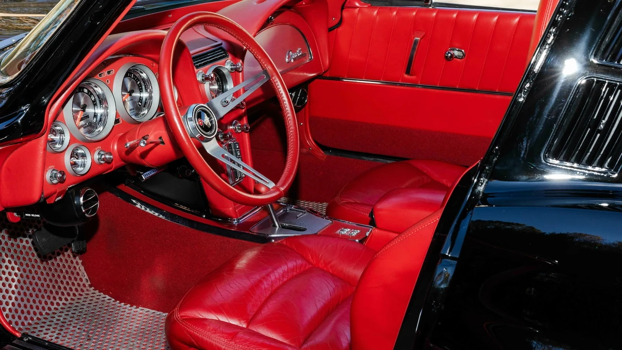 1965 Chevrolet Corvette C2 - Image 4 of 31