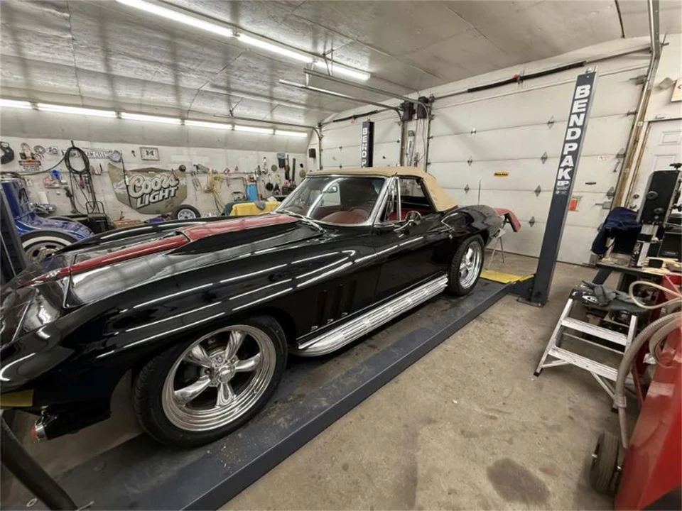 1965 Chevrolet Corvette C2 - Image 3 of 17