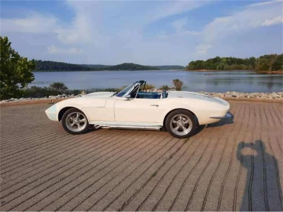 1965 Chevrolet Corvette C2 - Image 2 of 19