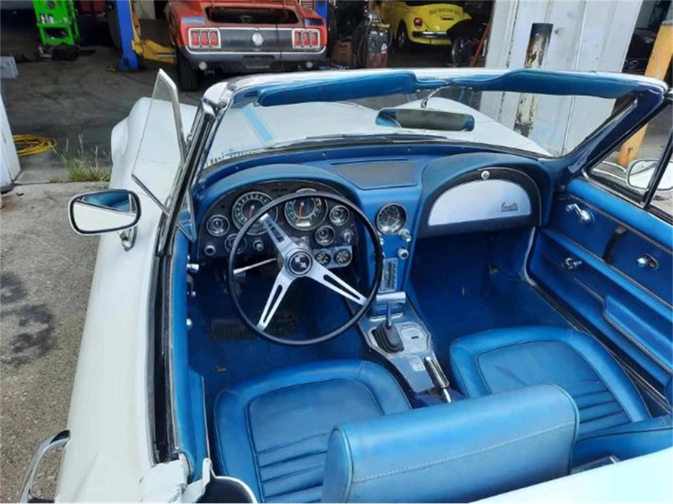 1965 Chevrolet Corvette C2 - Image 18 of 19