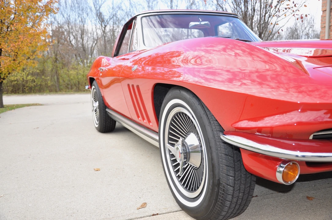 1965 Chevrolet Corvette C2 - Image 9 of 31