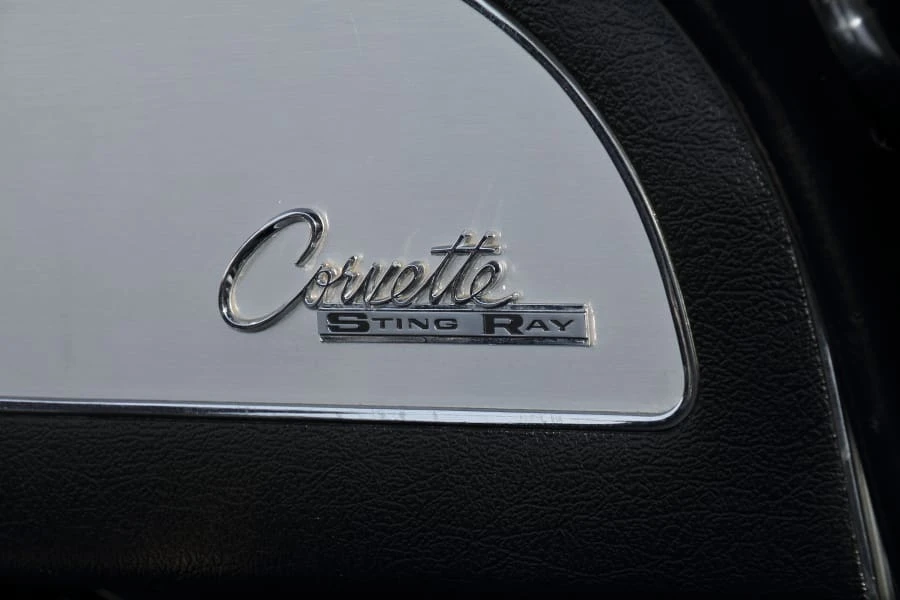 1965 Chevrolet Corvette C2 - Image 22 of 31