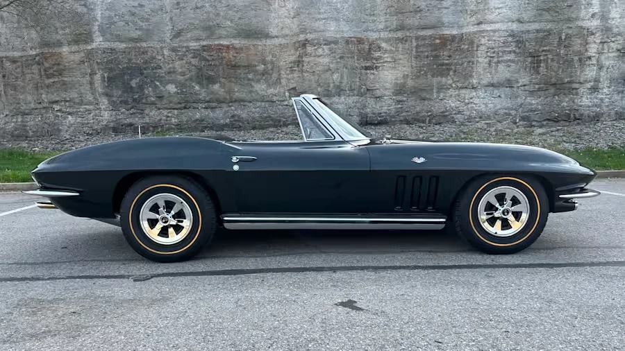 1965 Chevrolet Corvette C2 - Image 24 of 31