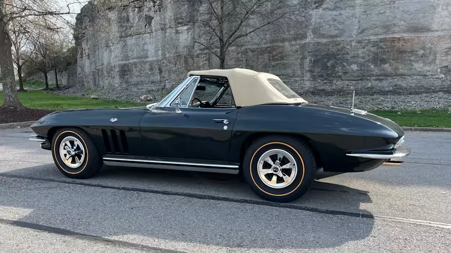 1965 Chevrolet Corvette C2 - Image 20 of 31