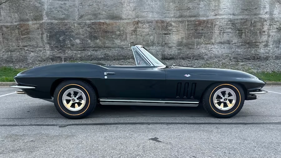 1965 Chevrolet Corvette C2 - Image 2 of 31