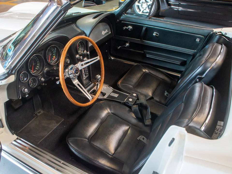 1965 Chevrolet Corvette C2 - Image 25 of 31