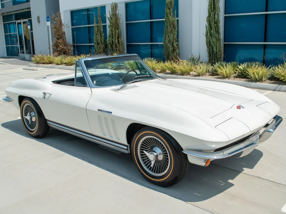 1965 Chevrolet Corvette C2 - Image 3 of 31