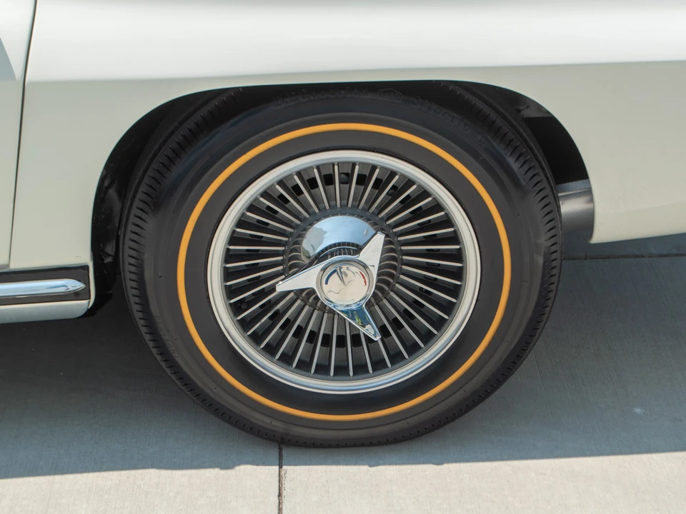 1965 Chevrolet Corvette C2 - Image 22 of 31