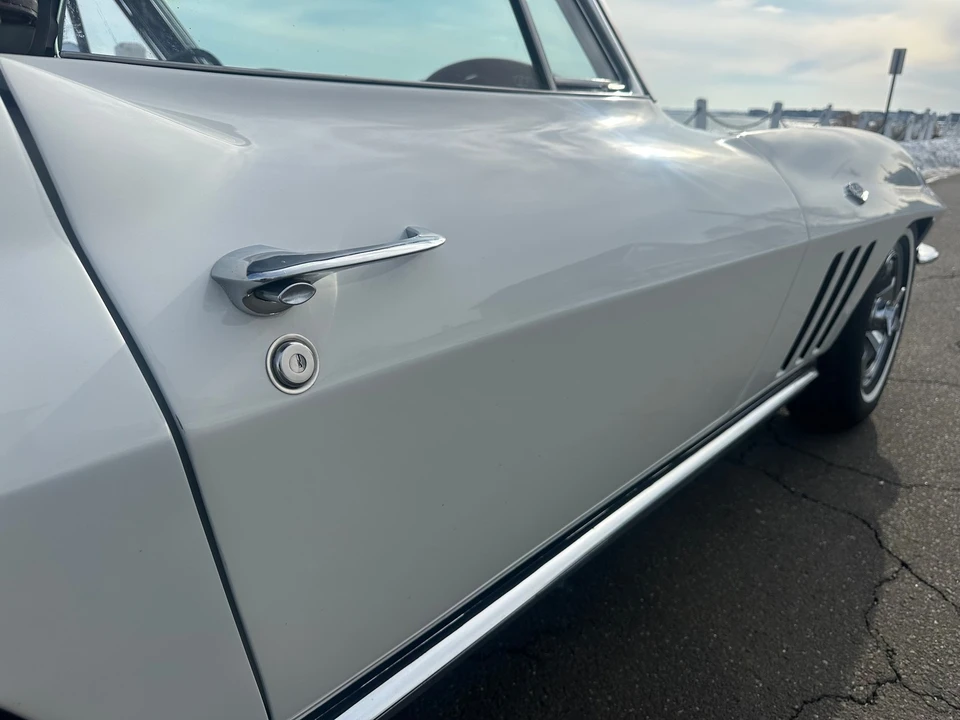 1965 Chevrolet Corvette C2 - Image 22 of 31