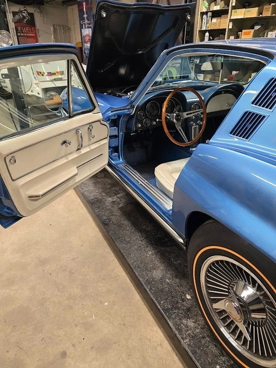 1965 Chevrolet Corvette C2 - Image 10 of 21