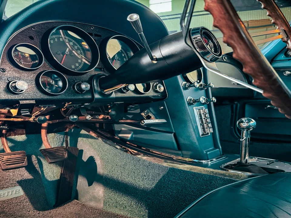 1965 Chevrolet Corvette C2 - Image 9 of 21