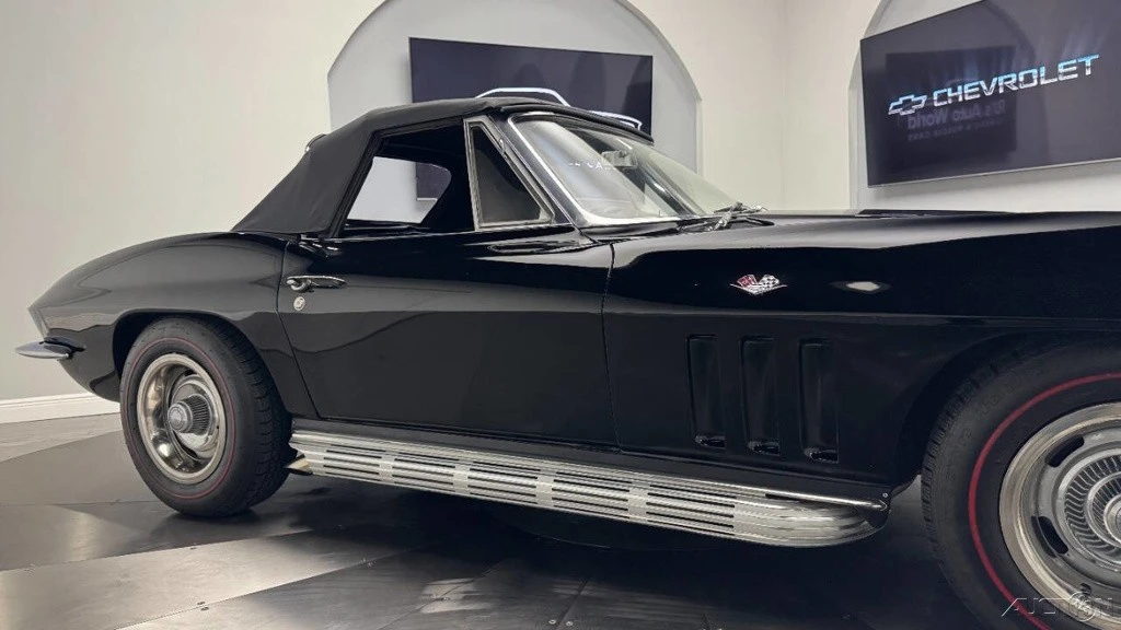 1965 Chevrolet Corvette C2 - Image 15 of 24