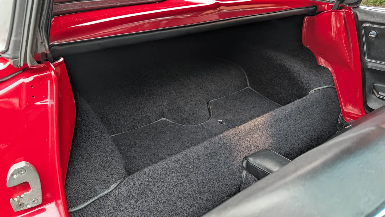 1965 Chevrolet Corvette C2 - Image 18 of 25