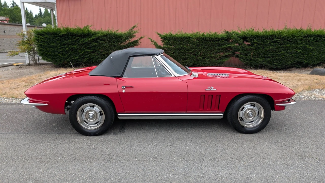 1965 Chevrolet Corvette C2 - Image 3 of 25