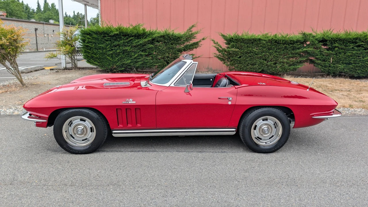 1965 Chevrolet Corvette C2 - Image 2 of 25
