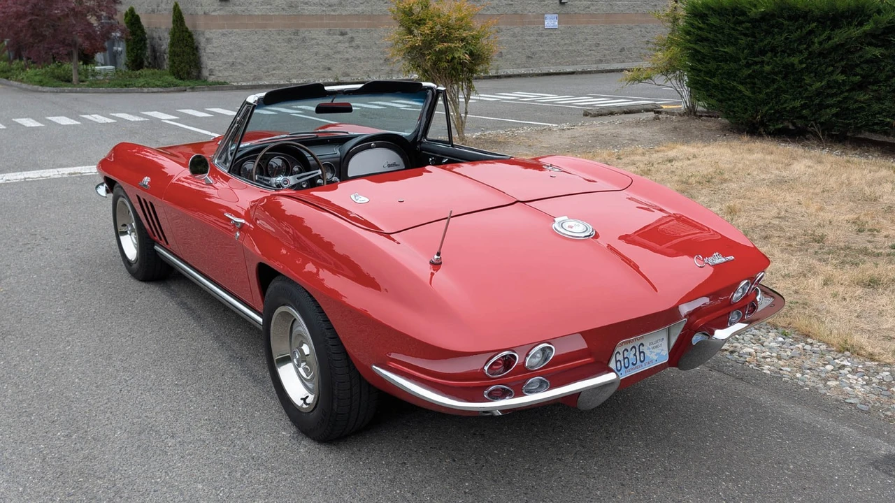 1965 Chevrolet Corvette C2 - Image 10 of 25