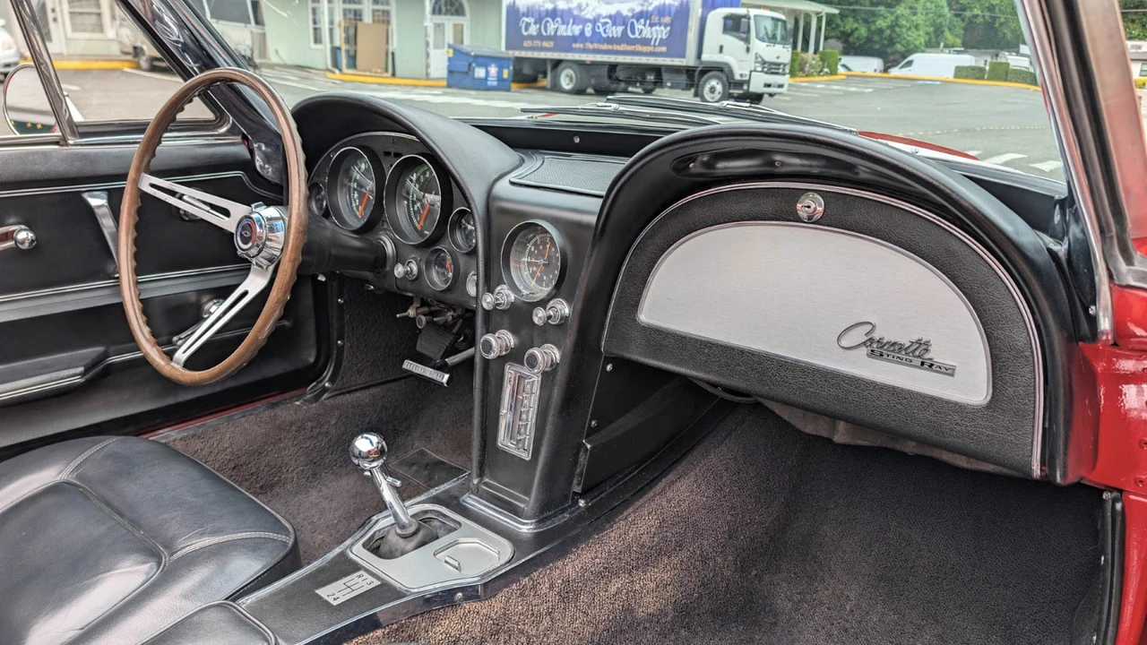 1965 Chevrolet Corvette C2 - Image 16 of 25